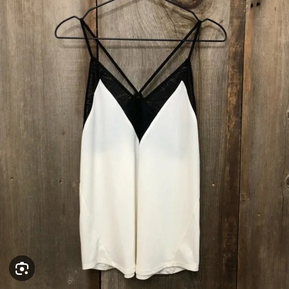 2/$15 ✨Express Lace Cami - Picture 2 of 5
